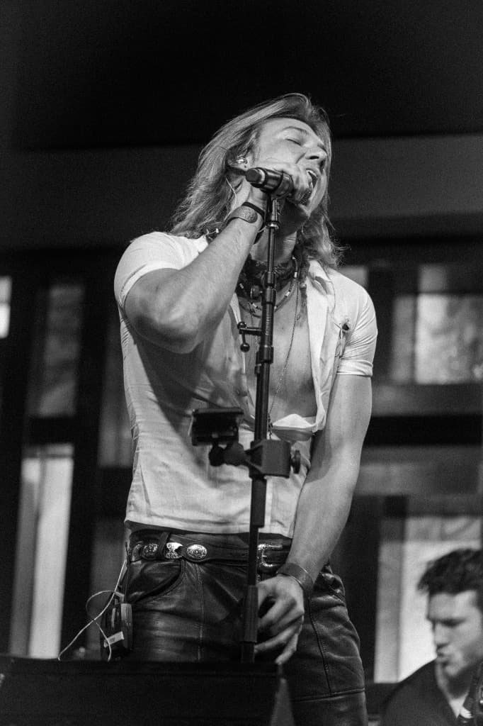 Live Performance B&W